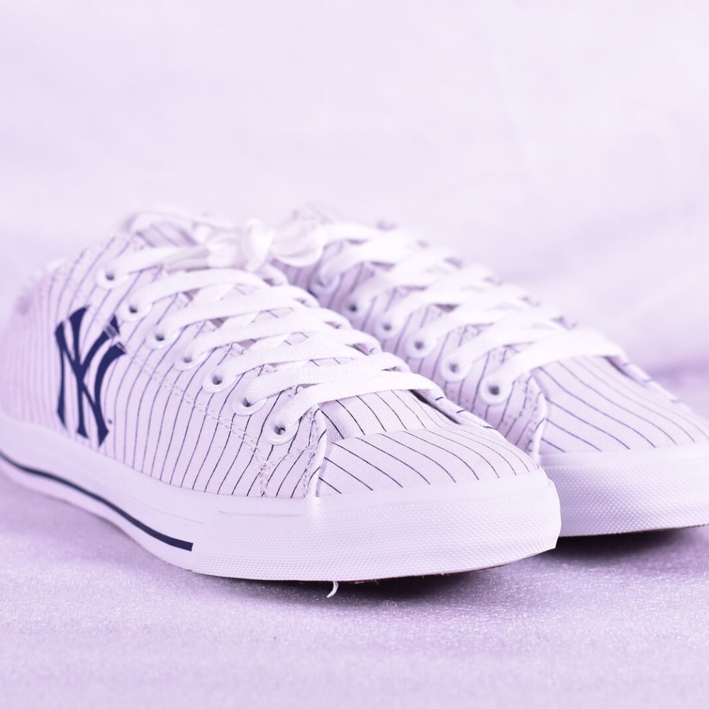 Row One New York Yankees Jersey Victory Sneakers - Picture 2 of 6